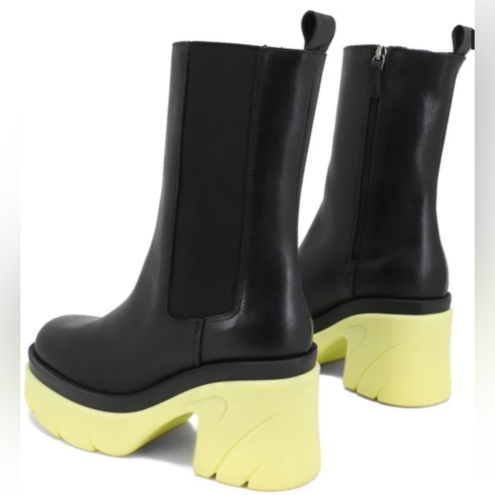 NWOT, Chelsea Boots, Size 6, Platform, Genuine Leather, Yellow bottom - Picture 2 of 3
